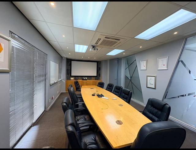 700M² OFFICE FOR SALE IN FOURWAYS